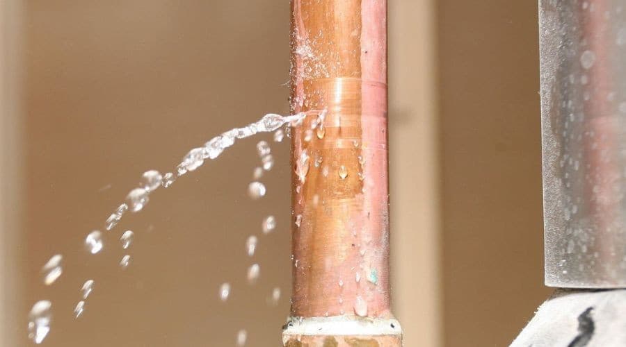 Solution rapide pour une fuite d'eau difficile à atteindre