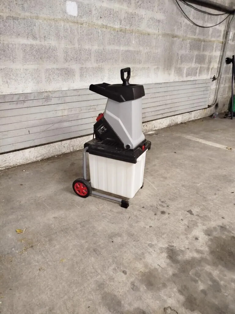 Broyeur à végétaux