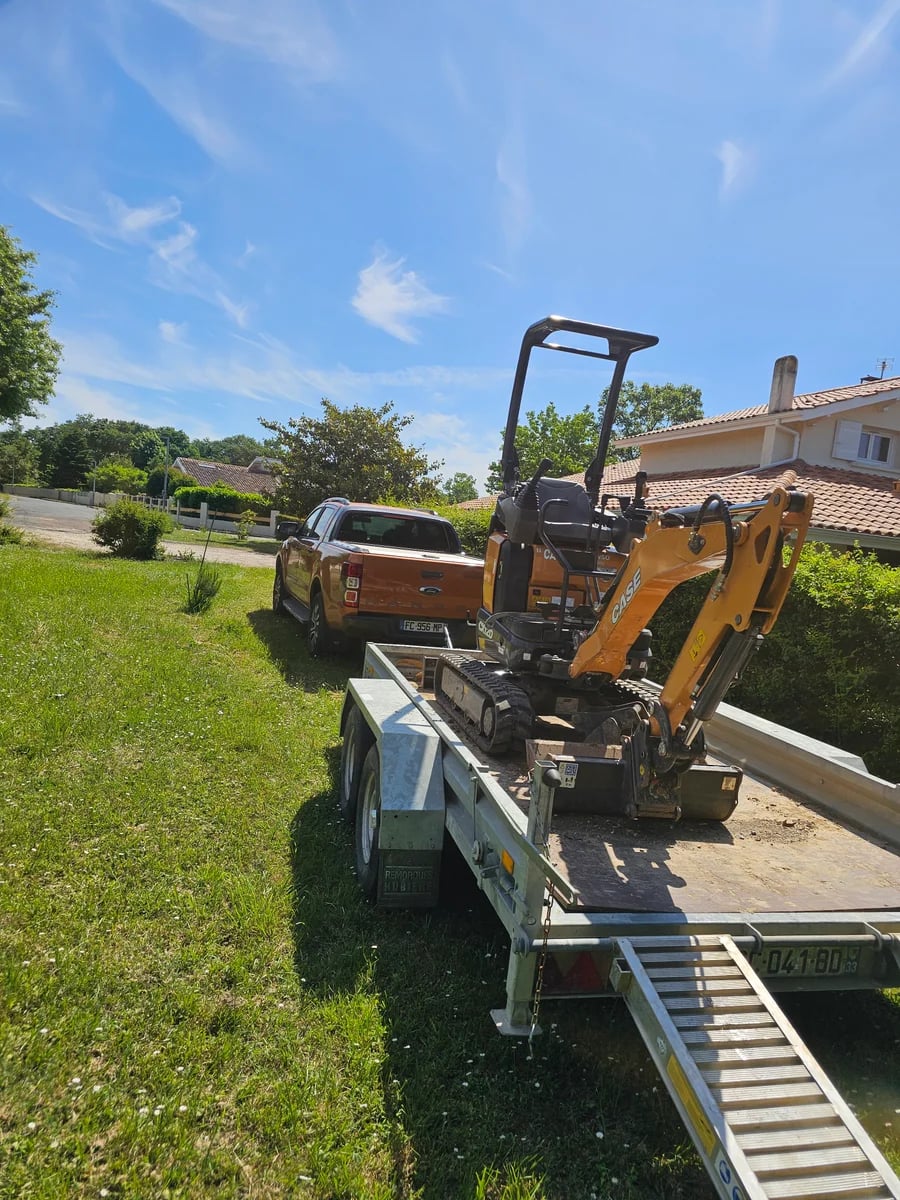 Mini pelle à louer 2t500