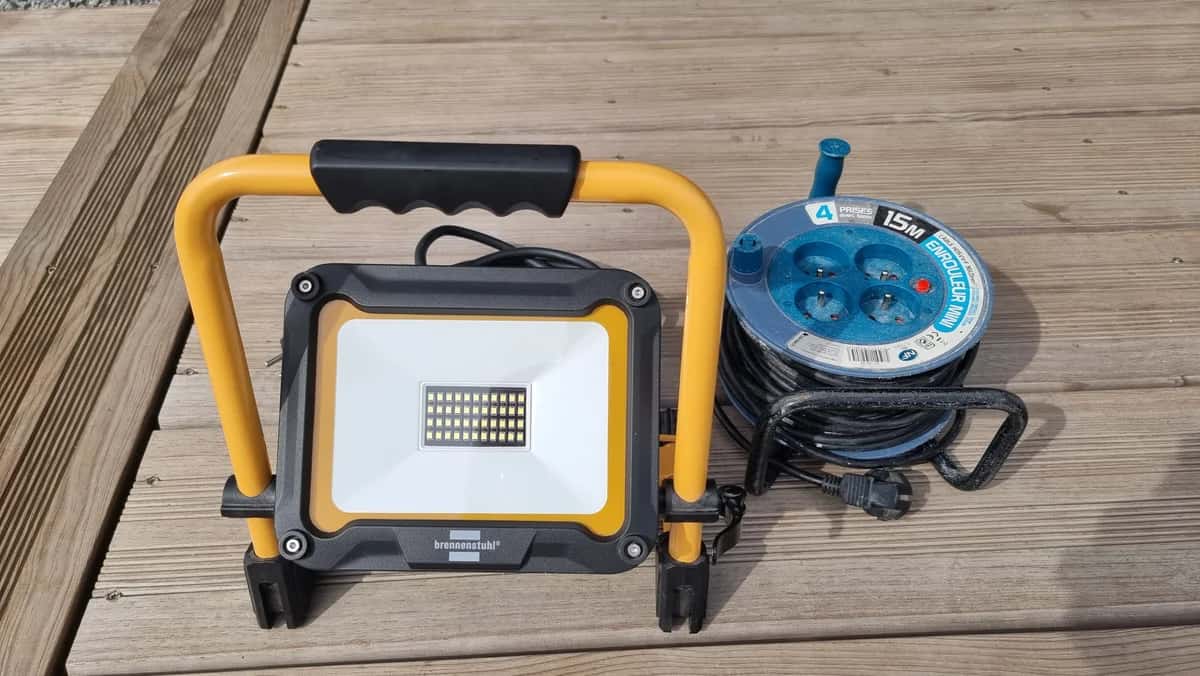 Projecteur de chantier LED 30W 3200lm + Enrouleur 15m