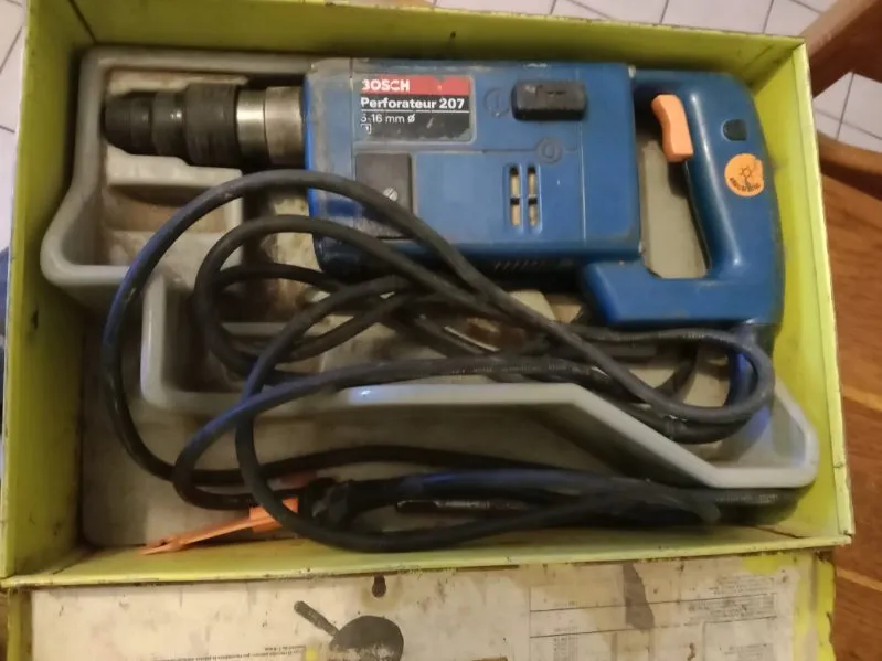 Perforateur Bosch 207