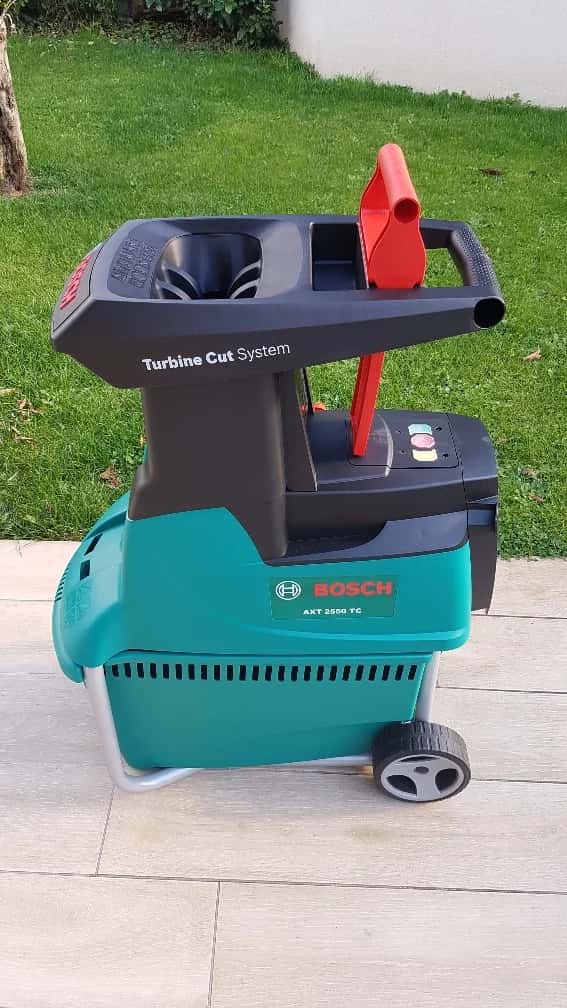 Location broyeur de végétaux Bosch AXT 2550 TC