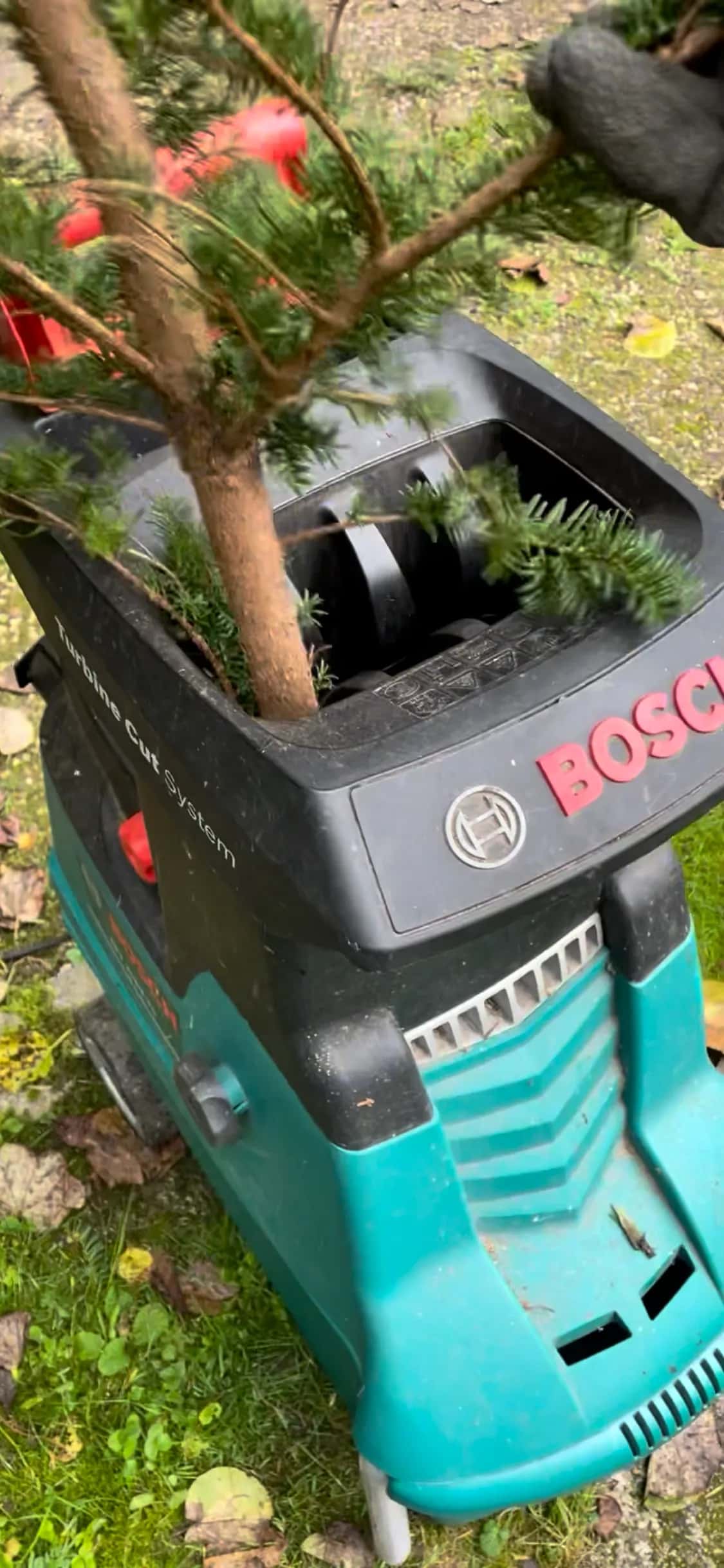 Broyeur végétaux électrique BOSCH AXT 2550 TC, 2500W ø45mm