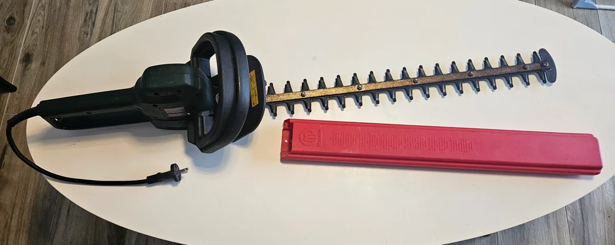 Taille haie Metabo hs 8165 s disponible à la location entre particuliers