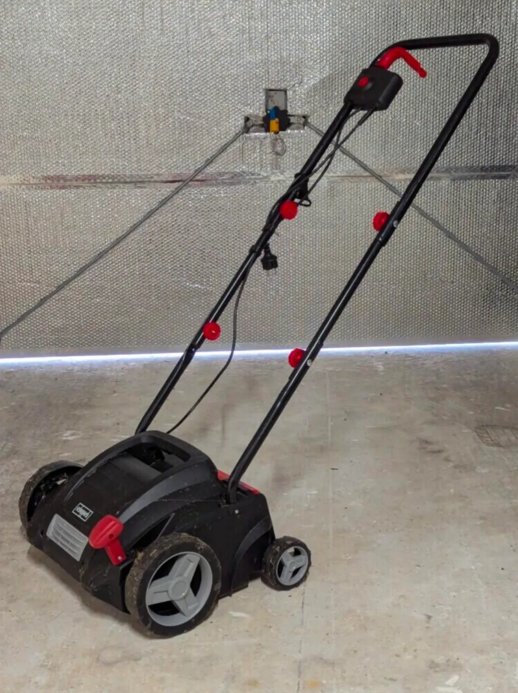 Scarificateur demousseur électrique