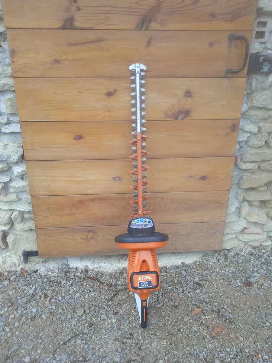 Taille haie Stihl à batterie lamier 60cm disponible à la location