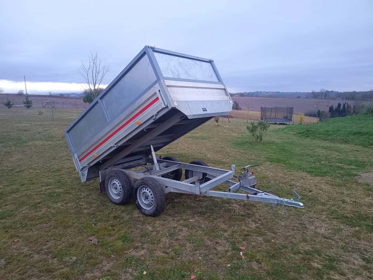 Remorque benne double essieux ridelles hautes à louer entre particuliers
