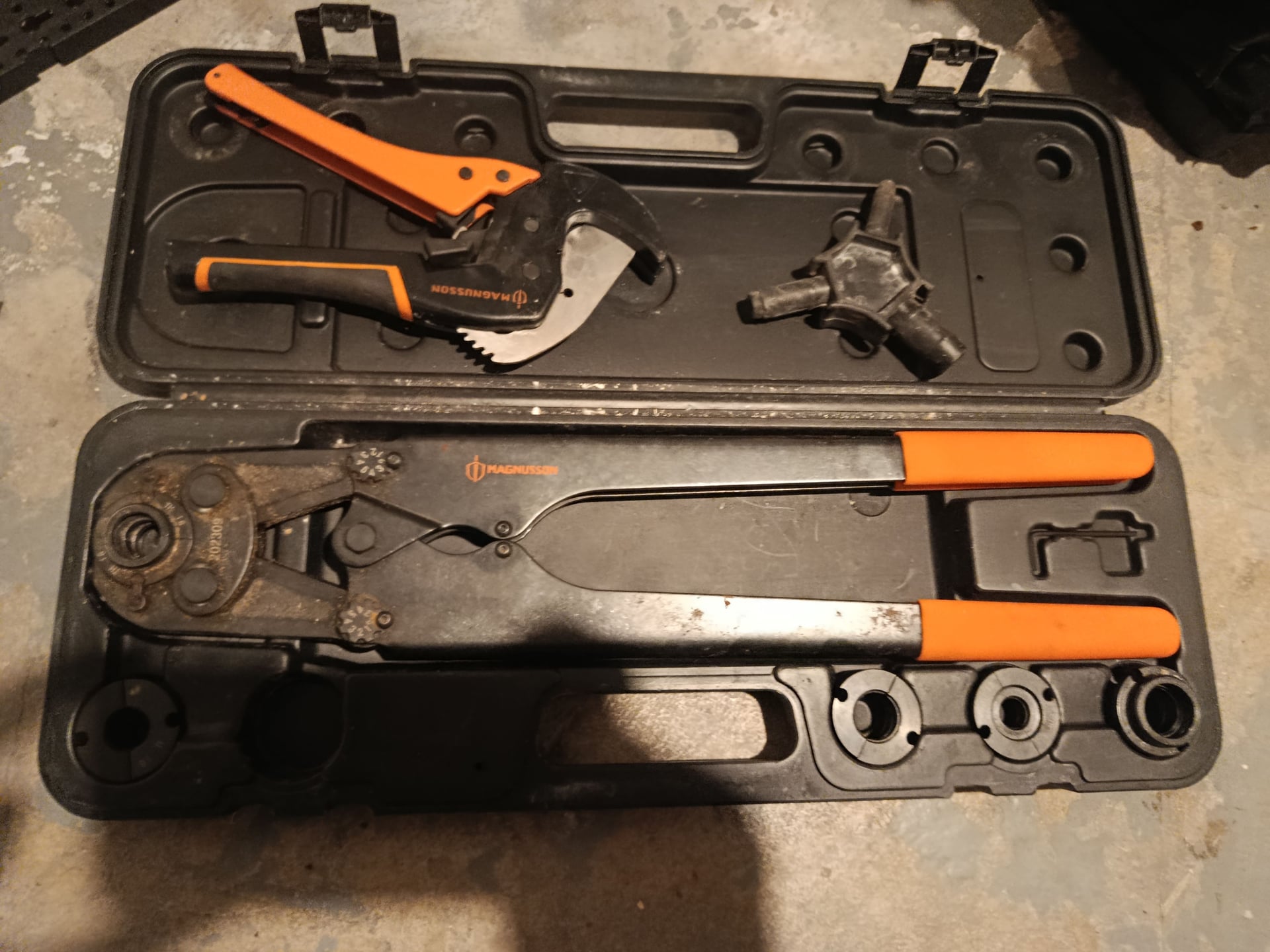 Pince a sertir multicouche et pe