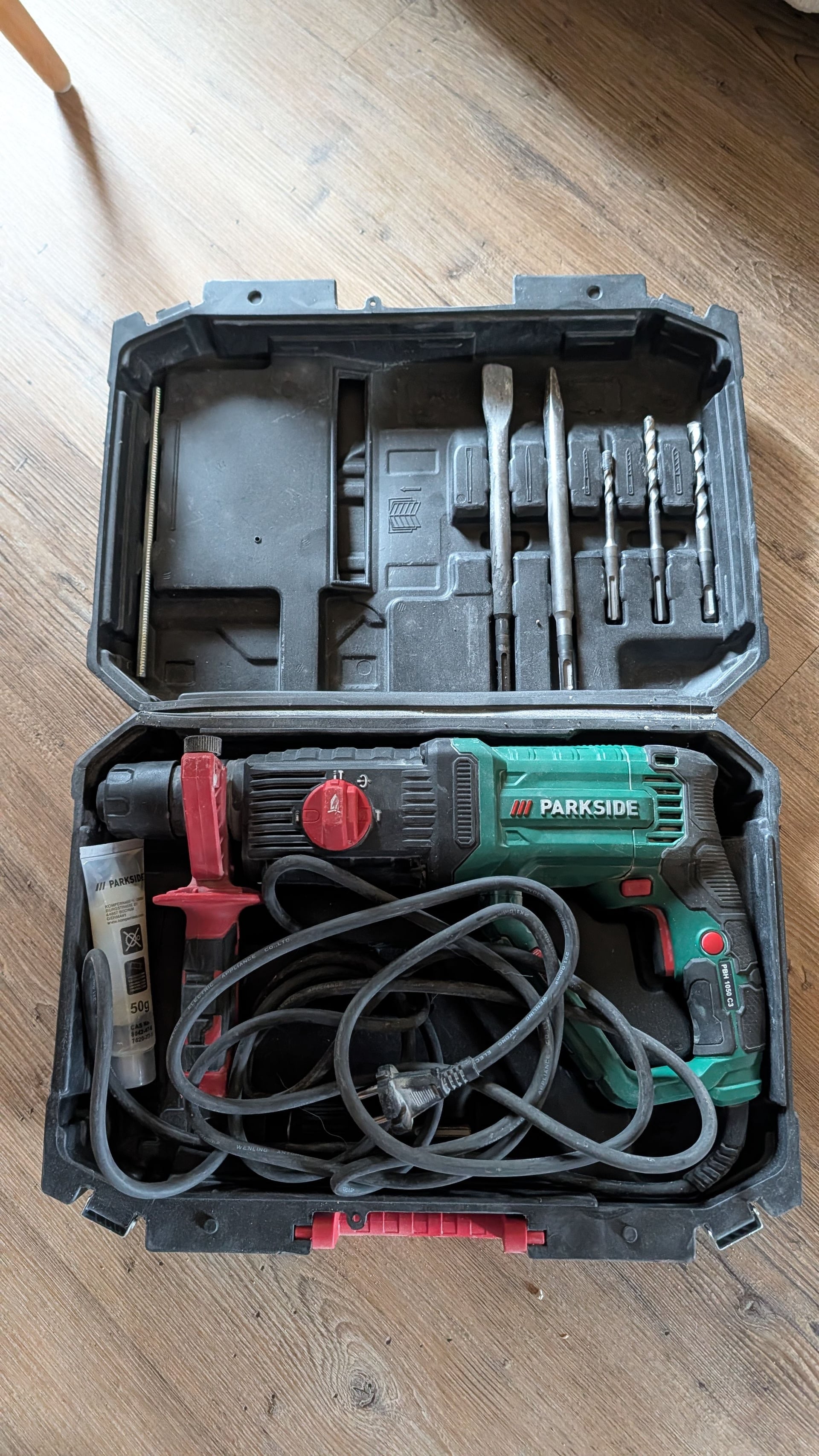 Perforateur burineur Parkside 1050W