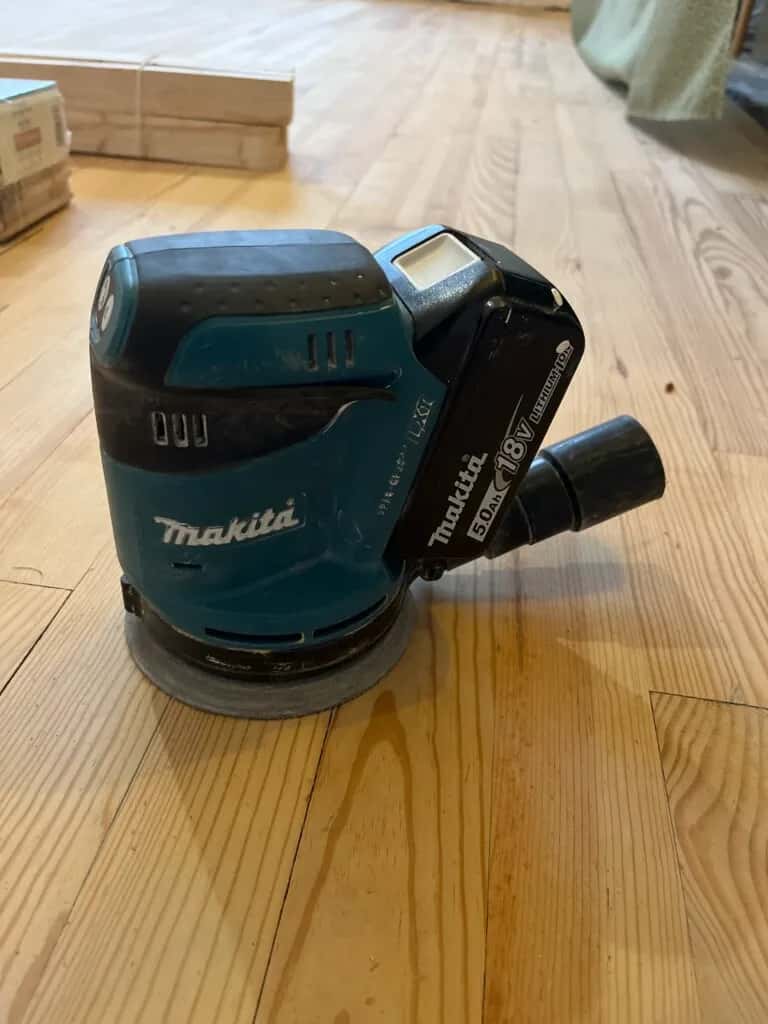 Ponceuse excentrique Makita sur batterie