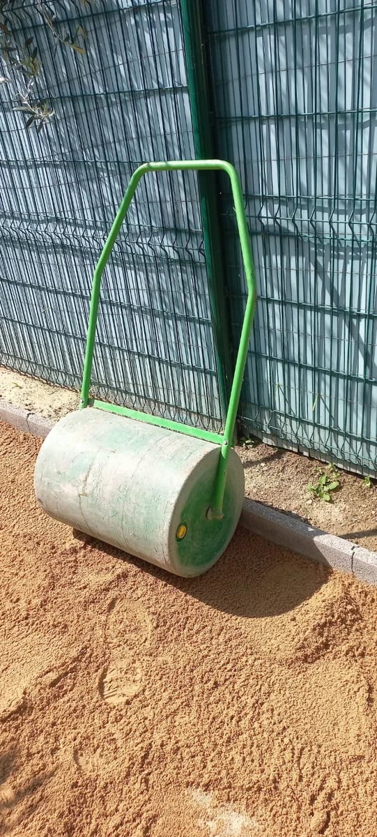 rouleau à gazon manuel a louer