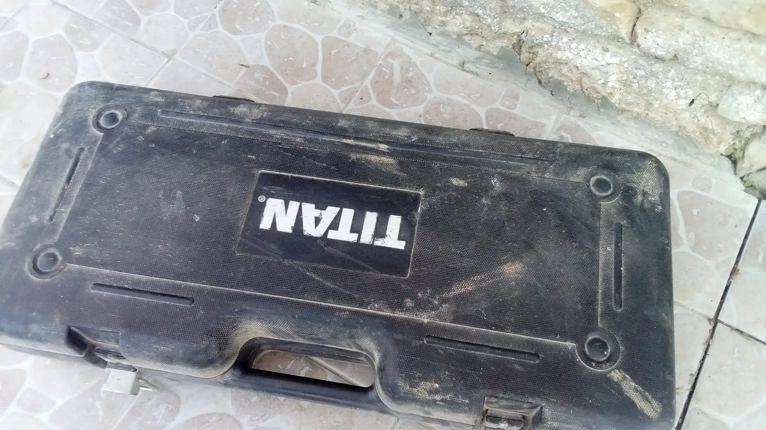 Marteau piqueur/ Brise roche electrique