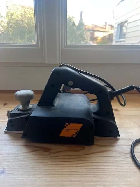 Rabot électrique 650 watt à louer entre particuliers