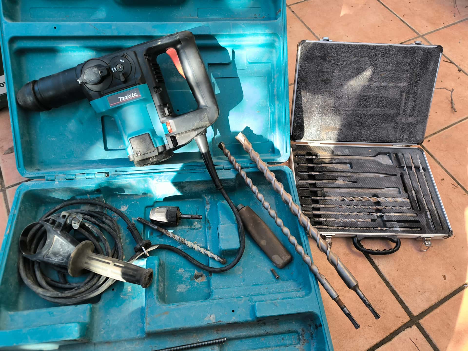 Perforateur, burineur avec forets