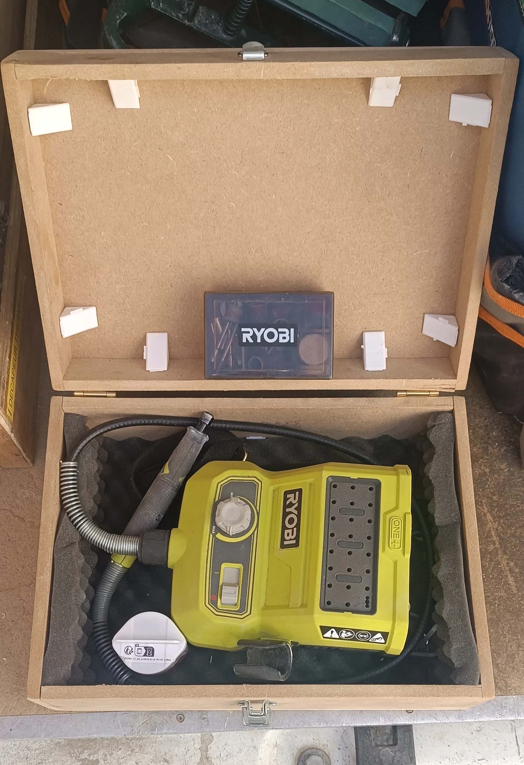 Mini outil multifonctions RYOBI R18 RT