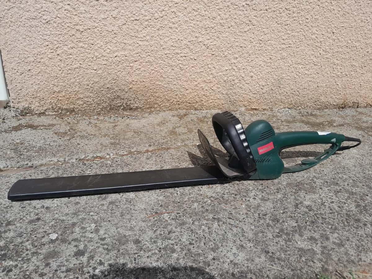 Taille haie électrique