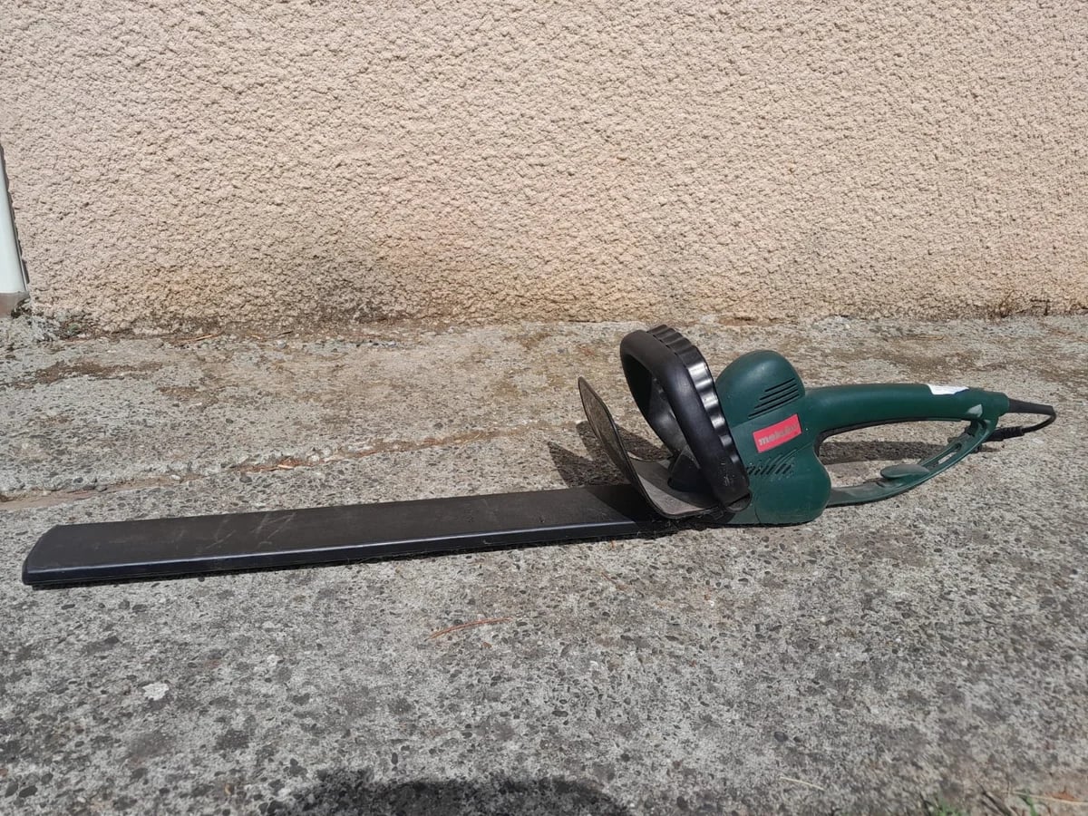 Taille haie électrique