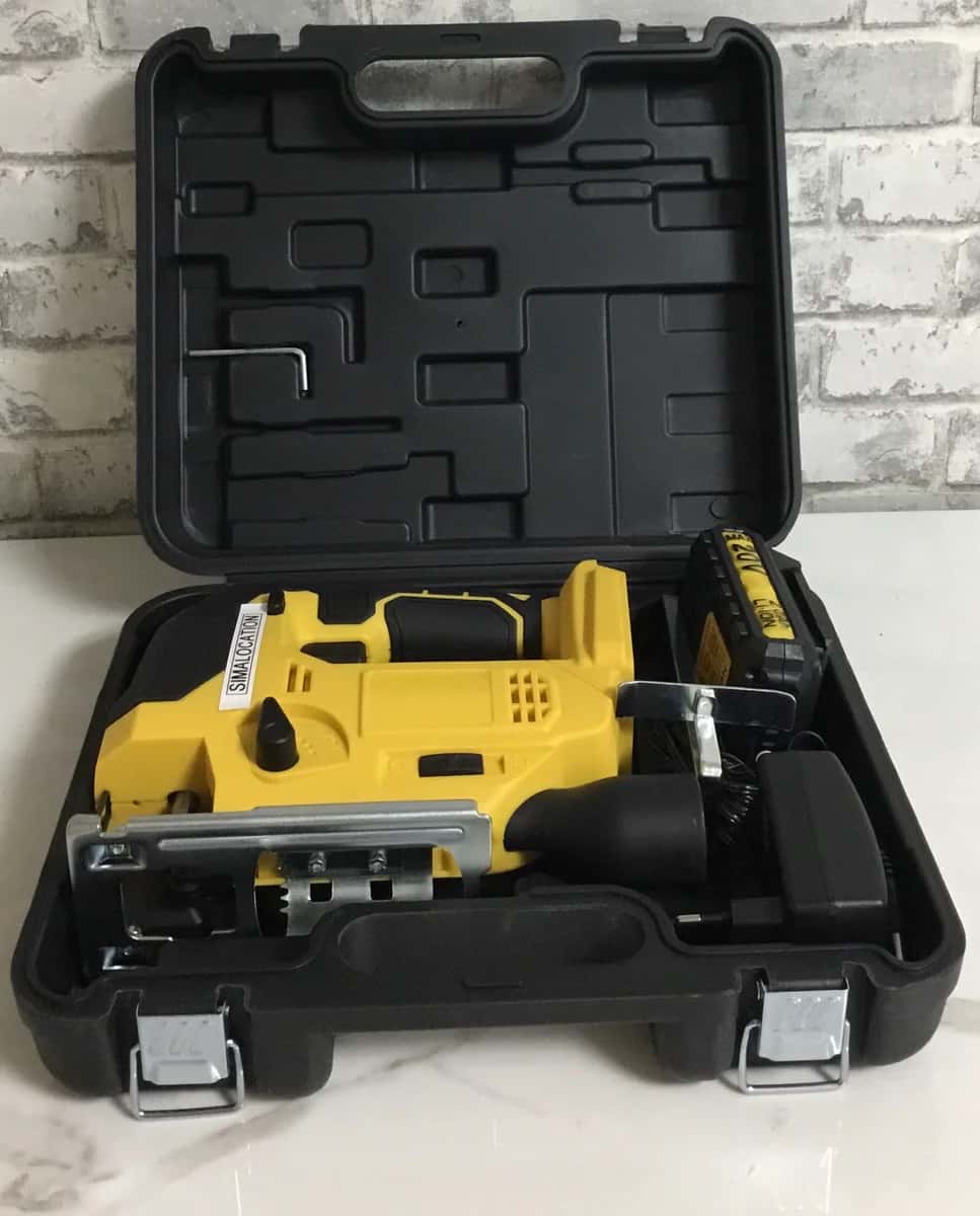 Scie sauteuse sans fil à louer