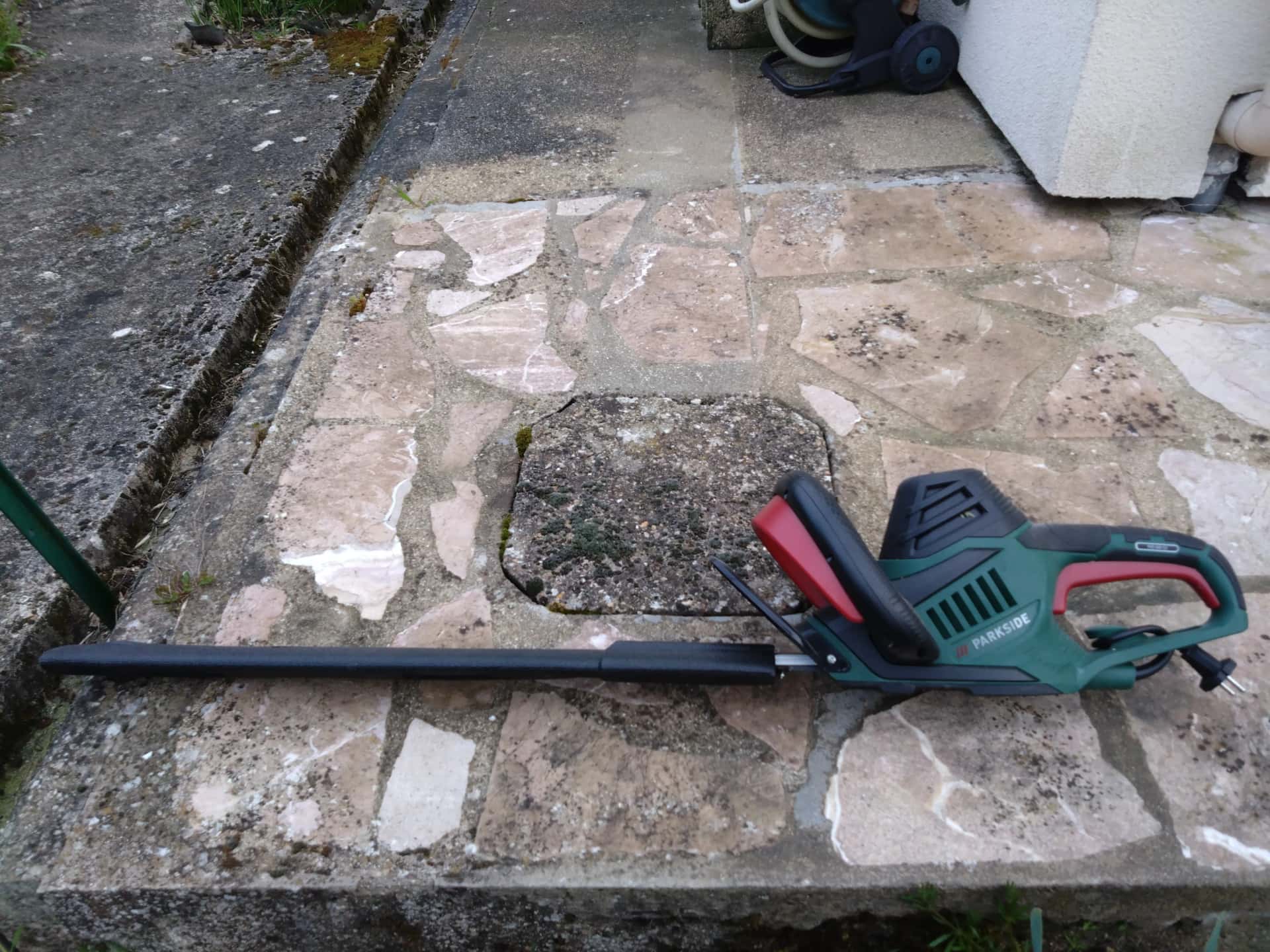 Taille-haie électrique