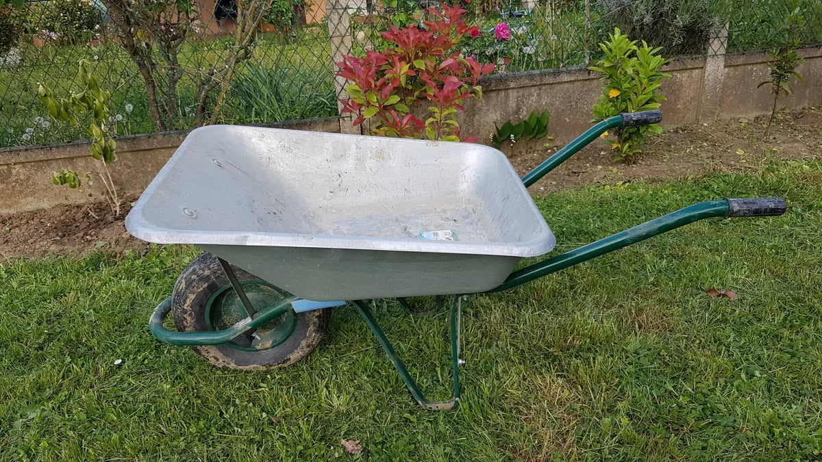 Location brouette en acier galvanisé 100 L, 180 kg