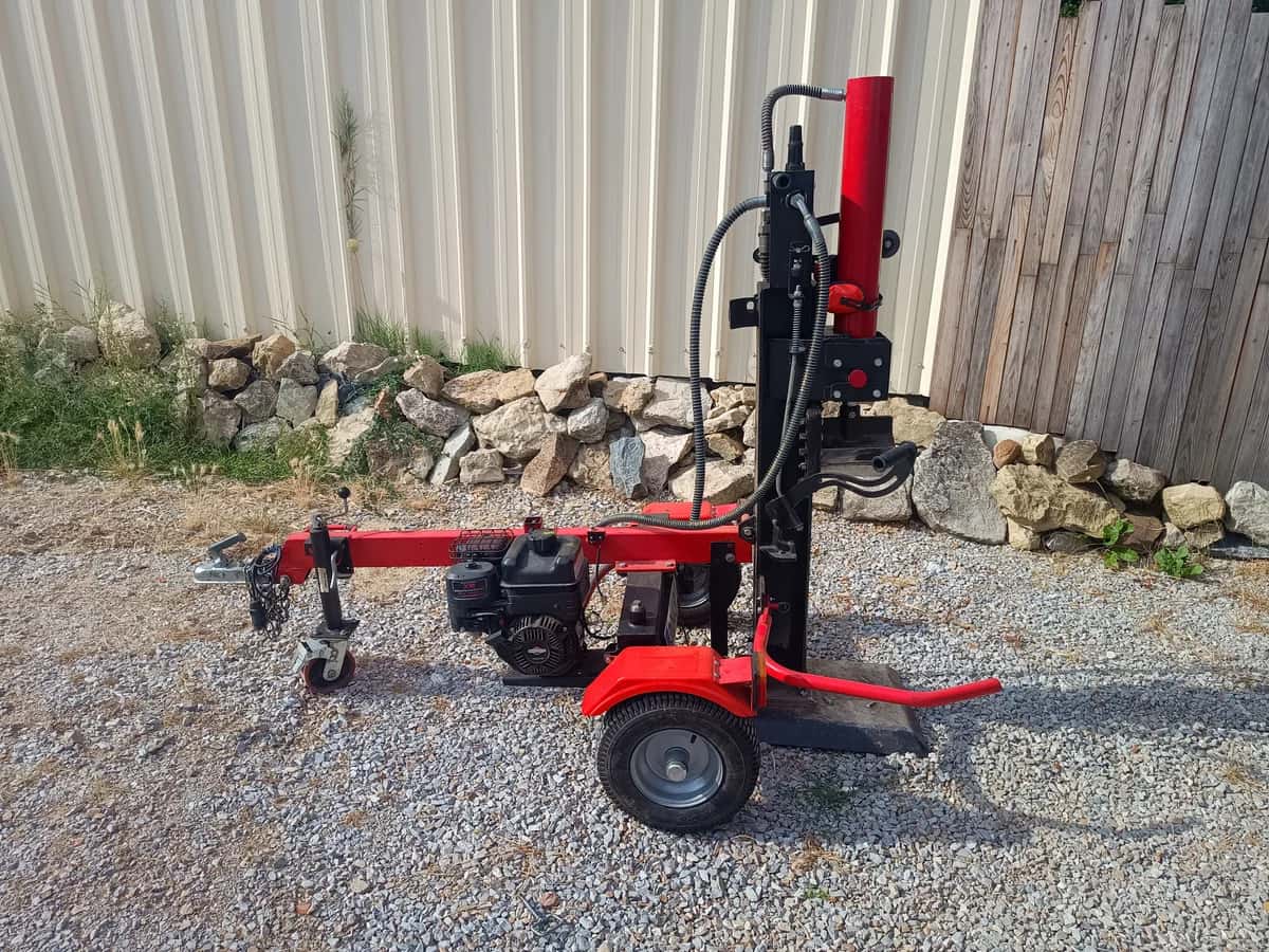 Fendeuse 22 Tonnes sur remorque disponible à la location entre particuliers