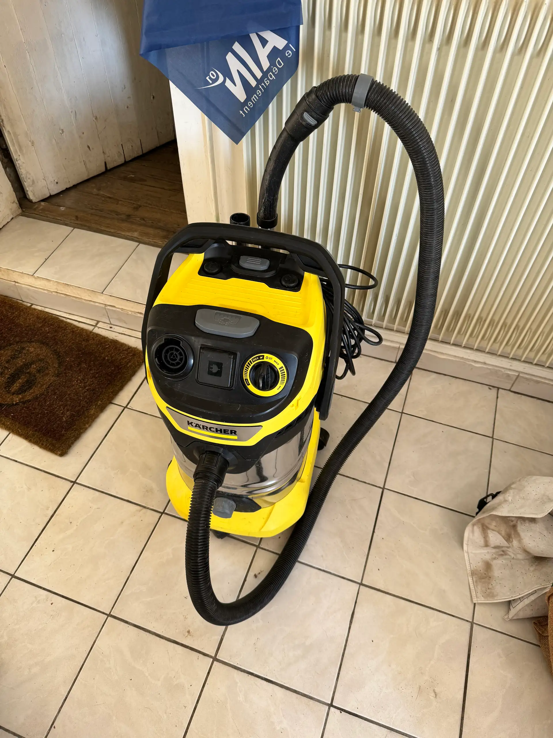 Aspirateur eau et poussières