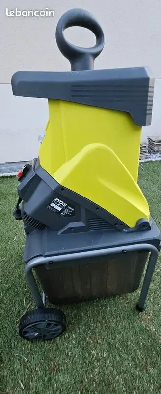 Location Broyeur de Végétaux électrique – RYOBI - Moteur 2500W, Bac 40L