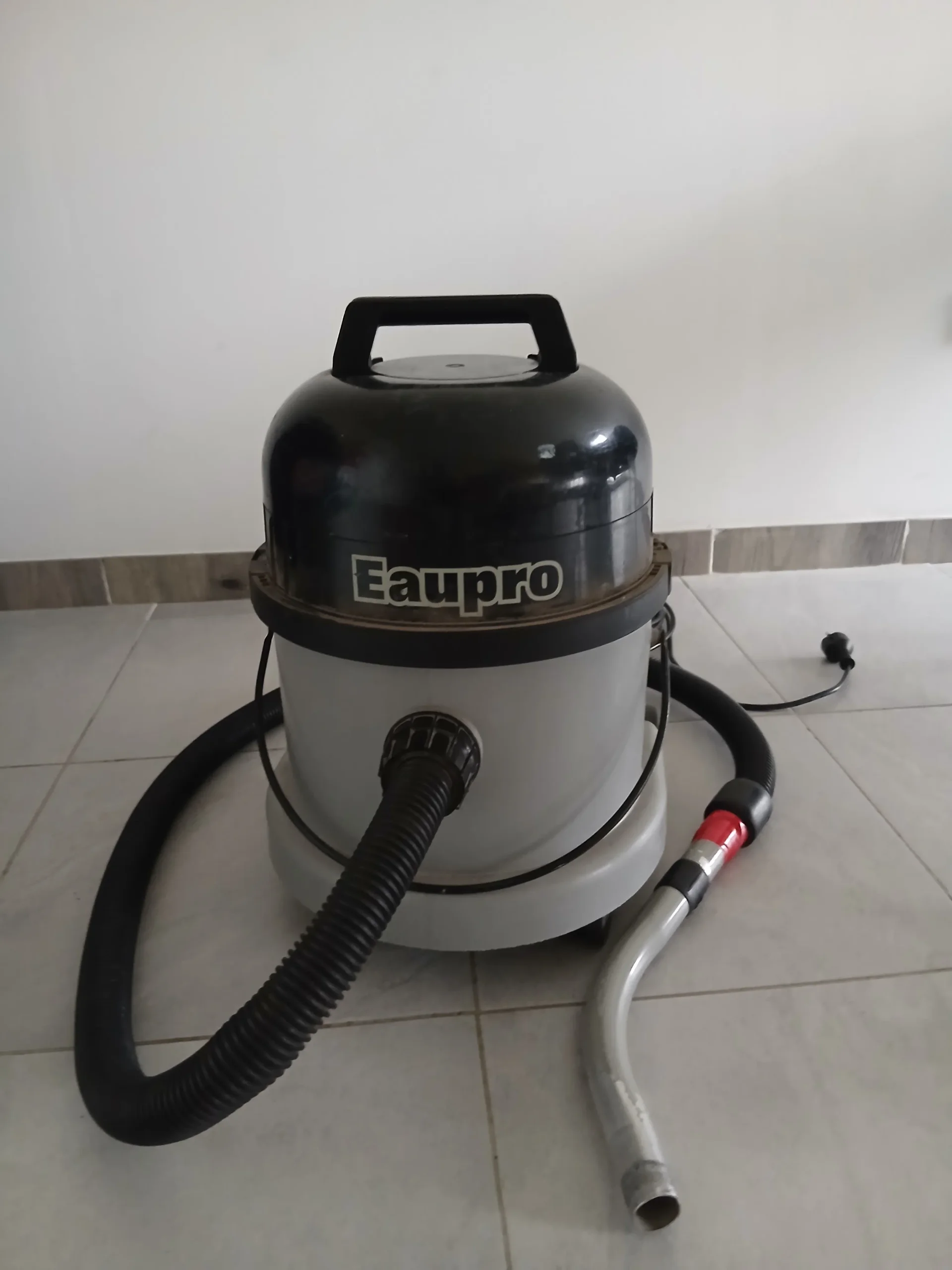 Loue aspirateur eau et poussière 