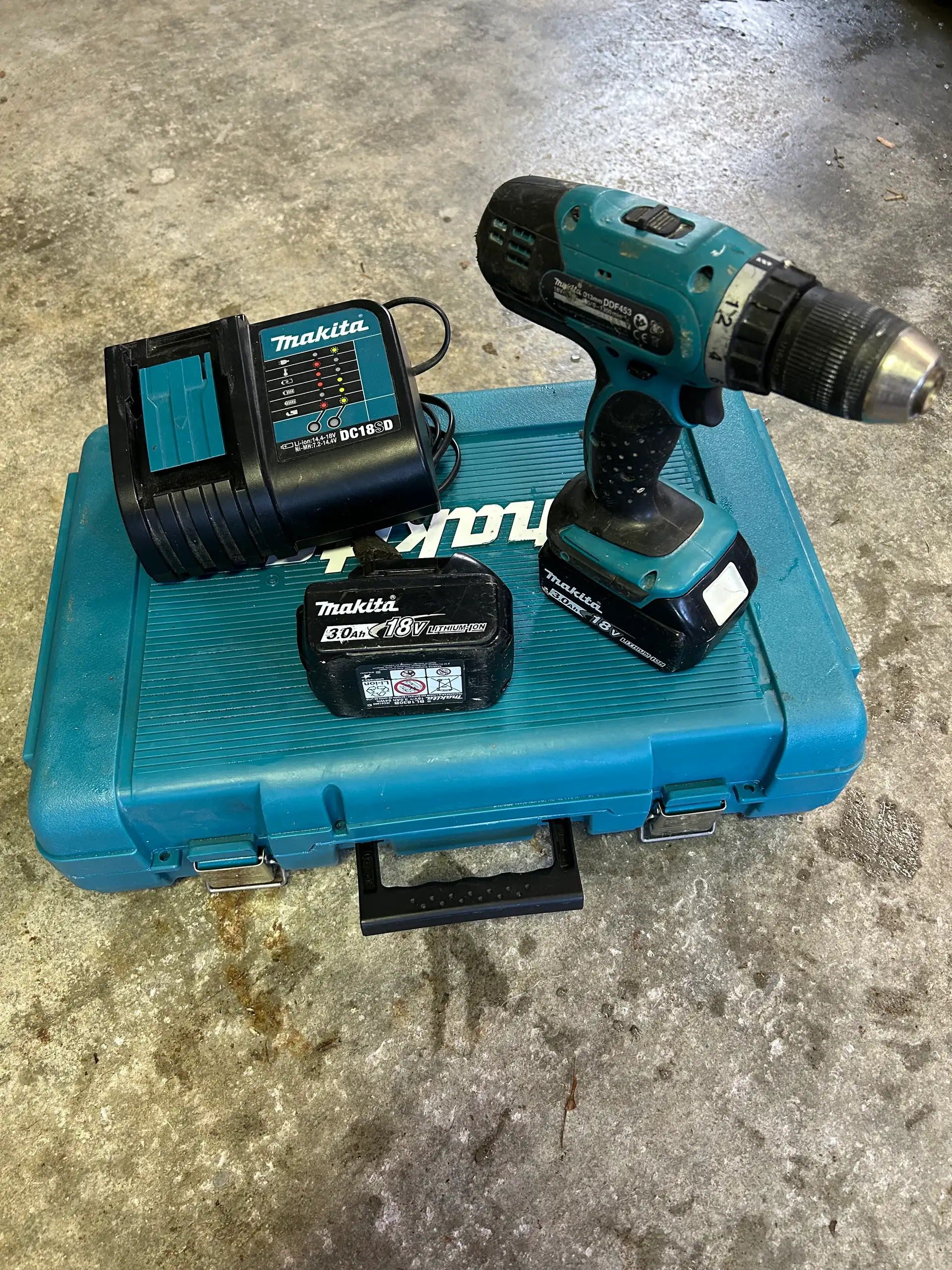Loue perceuse visseuse sans fil Makita