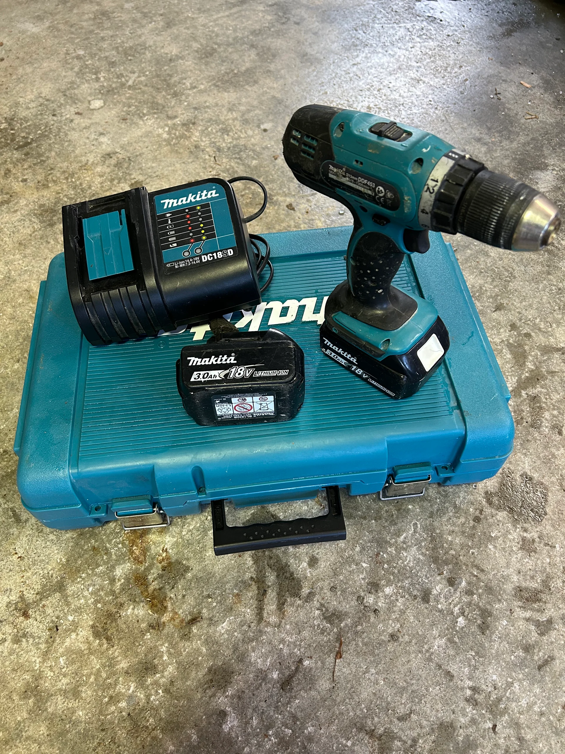 Loue perceuse visseuse sans fil Makita