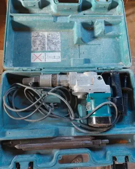 Marteau piqueur MAKITA
