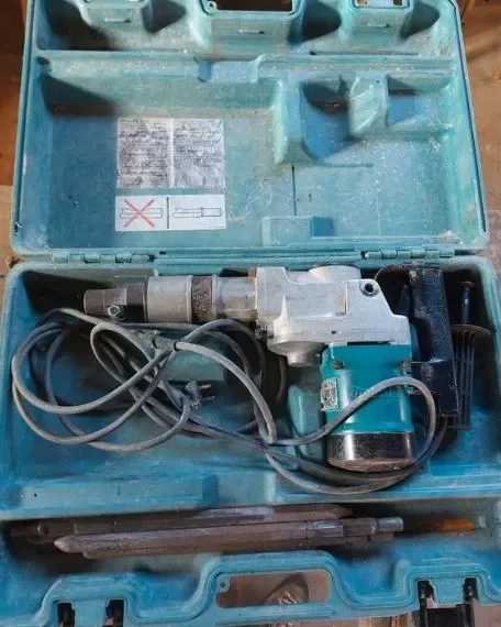 Marteau piqueur MAKITA