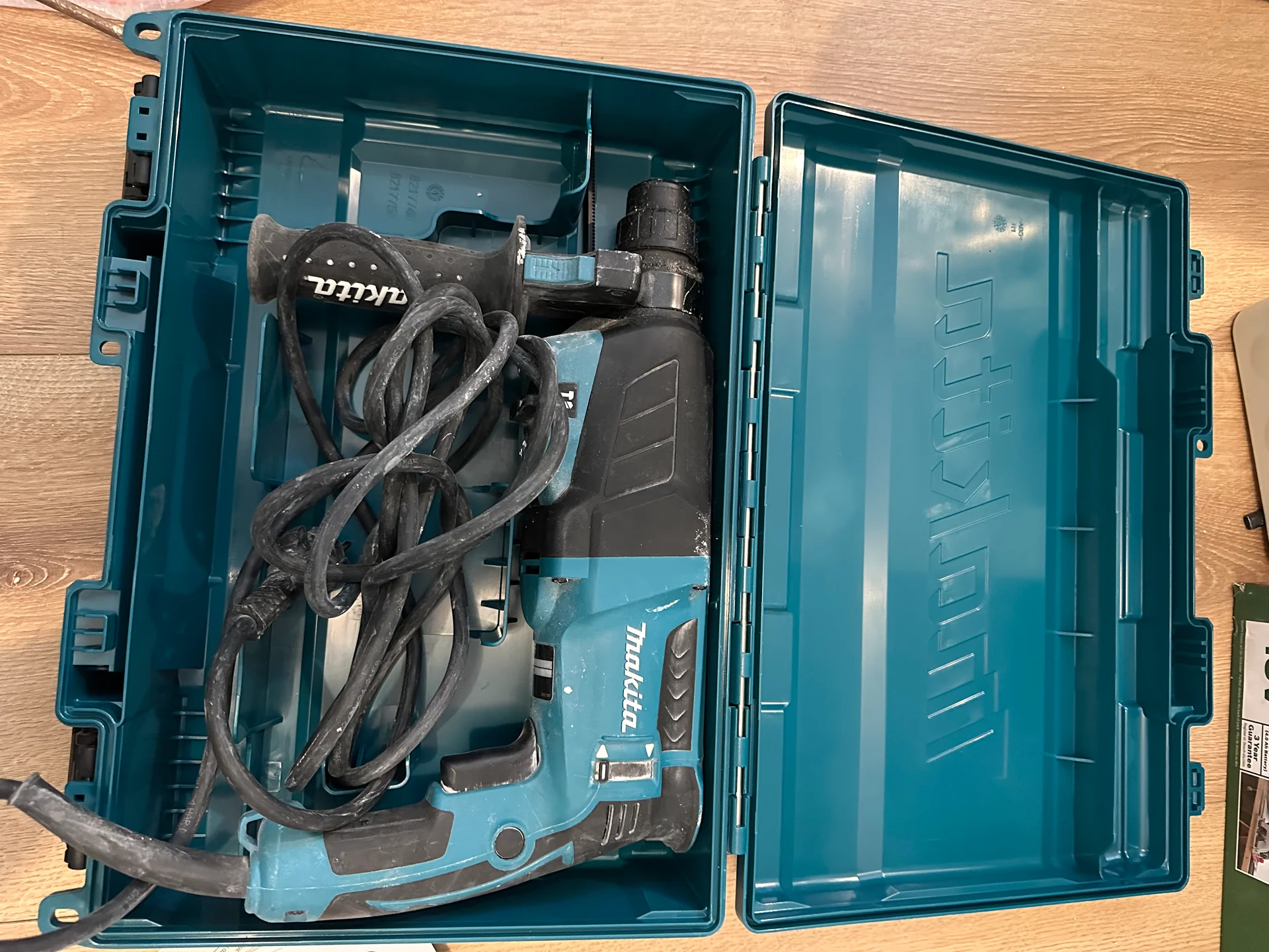 Perforateur burineur Perforateur burineur SDS+ 800 W 26 mm en coffret - MAKITA HR2630