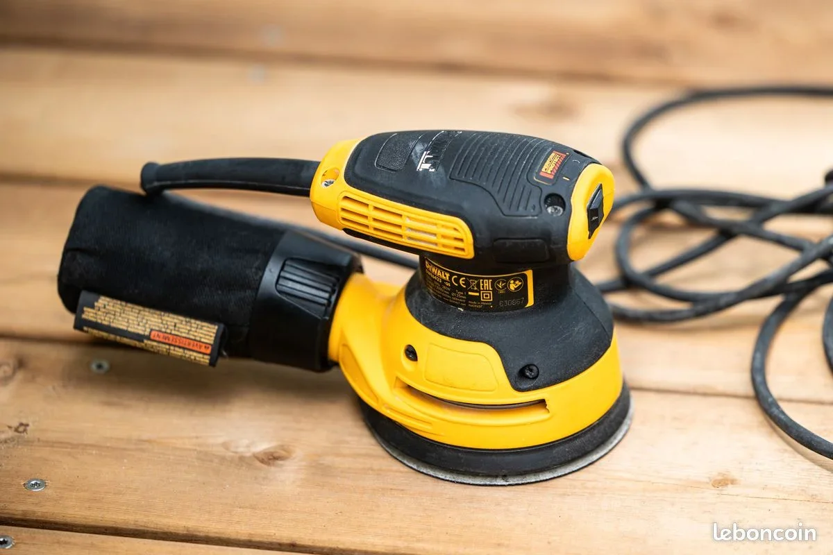 Ponceuse excentrique filaire DEWALT DWE6423-QS 280W 125 mm à louer