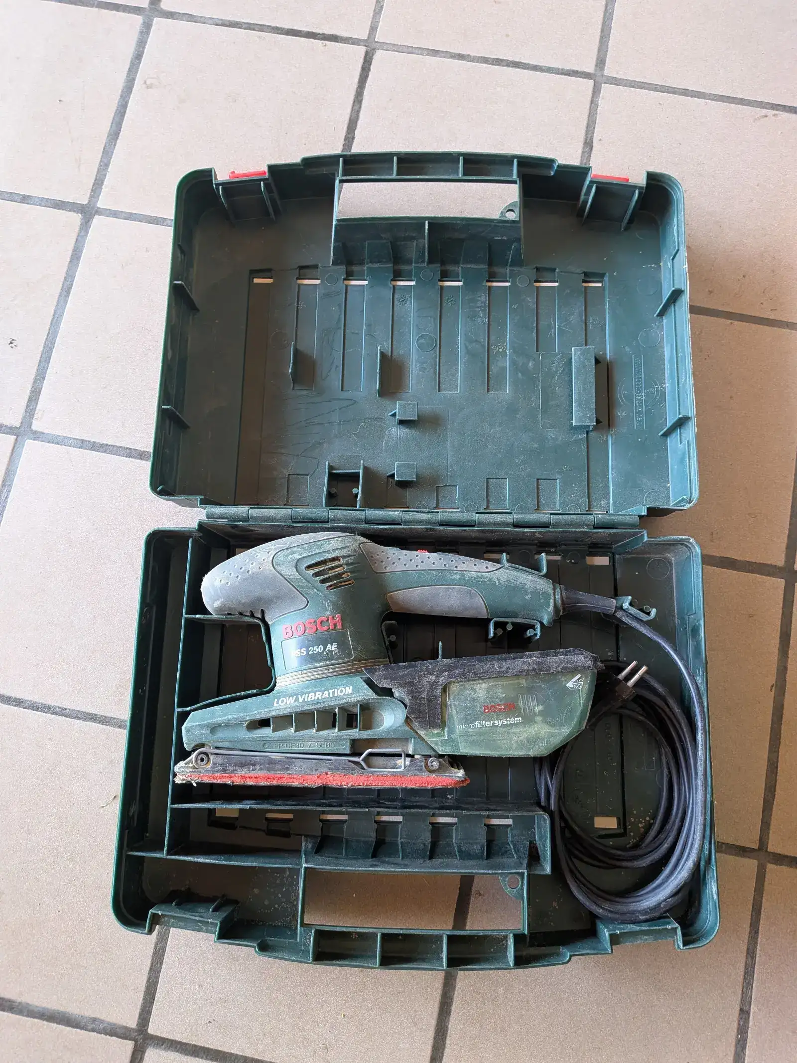 Ponceuse vibrante Bosch PSS 250 AE
