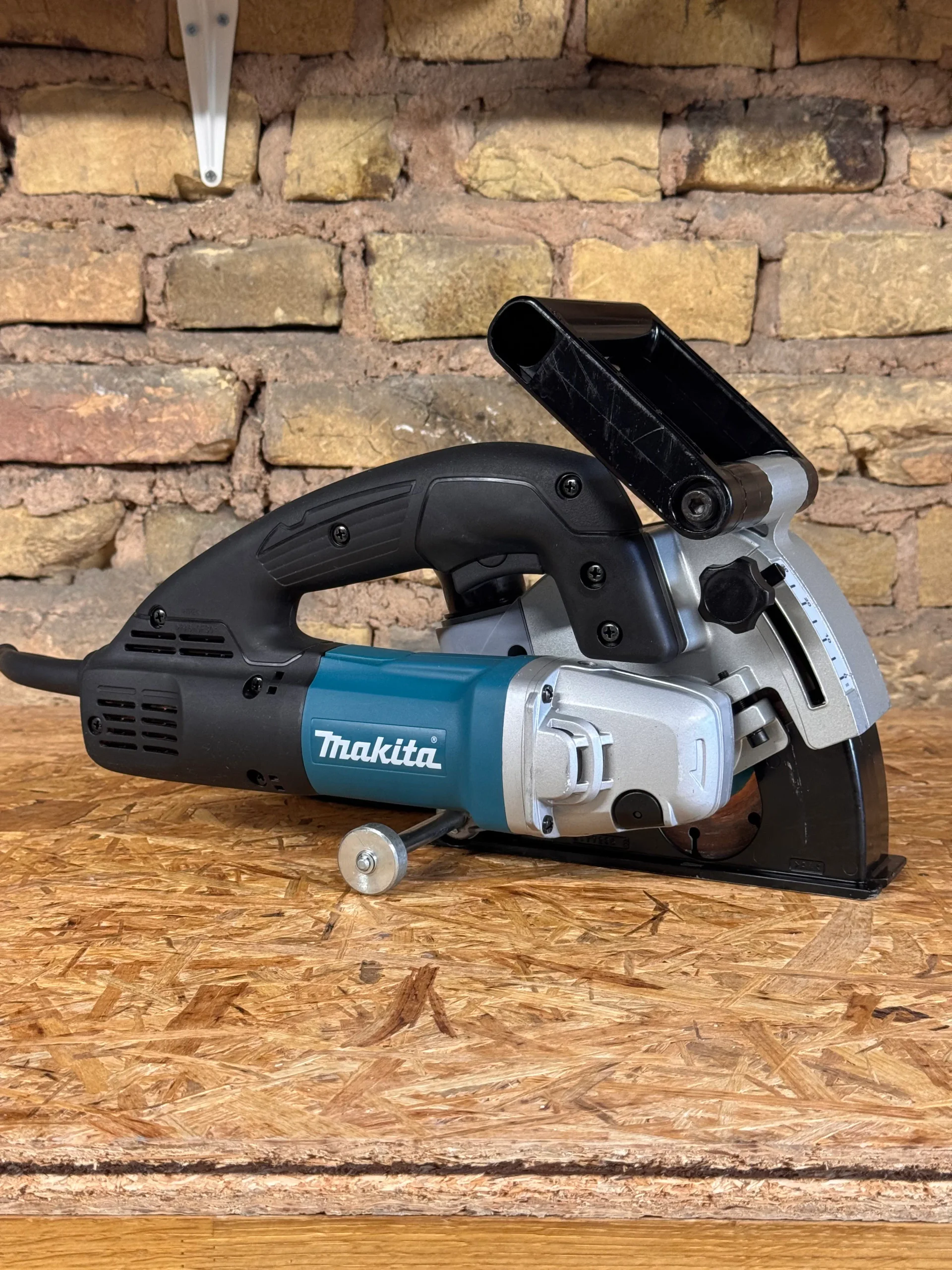 Rainureuse Makita