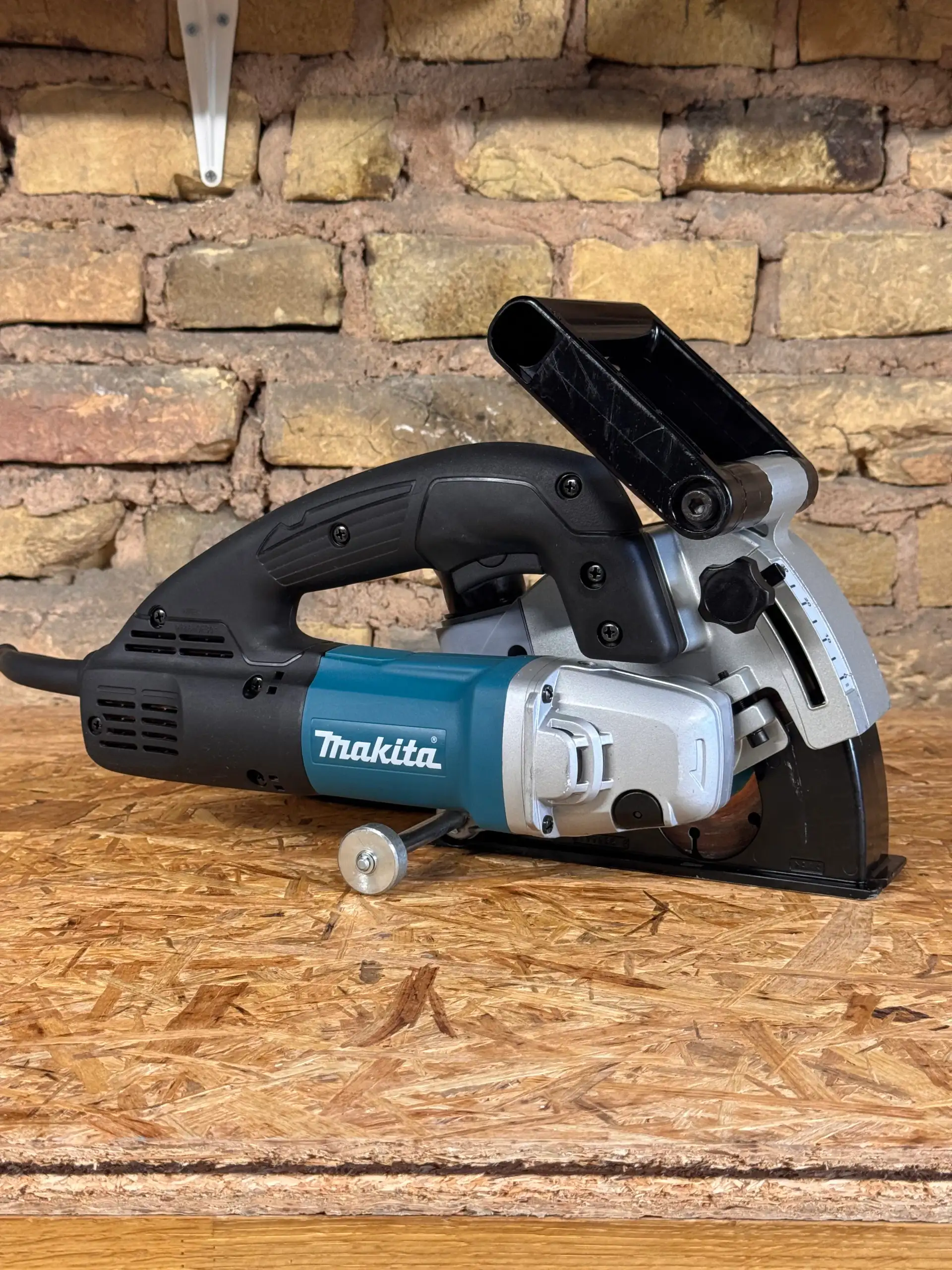 Rainureuse Makita