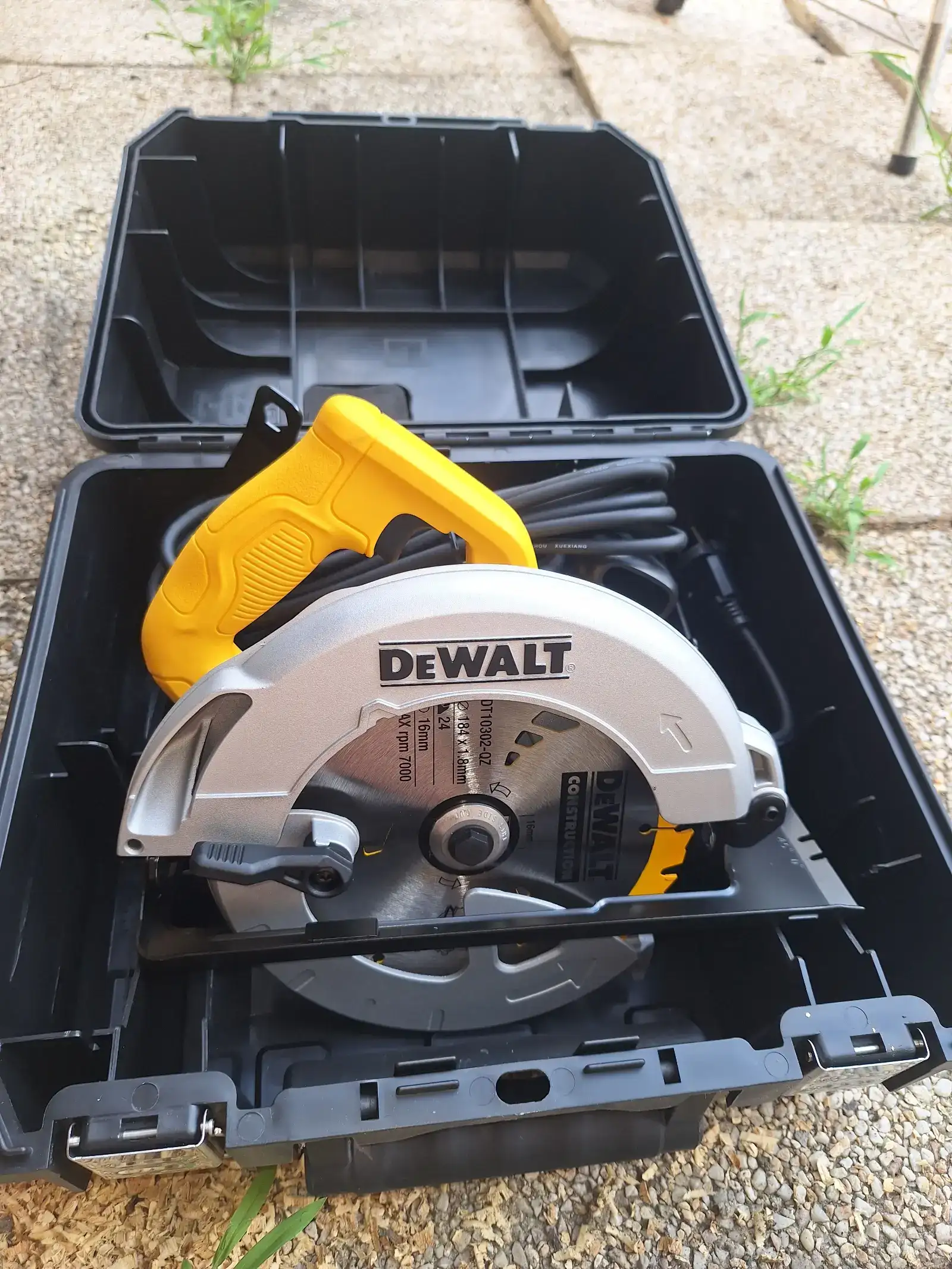 Scie circulaire dewalt filaire