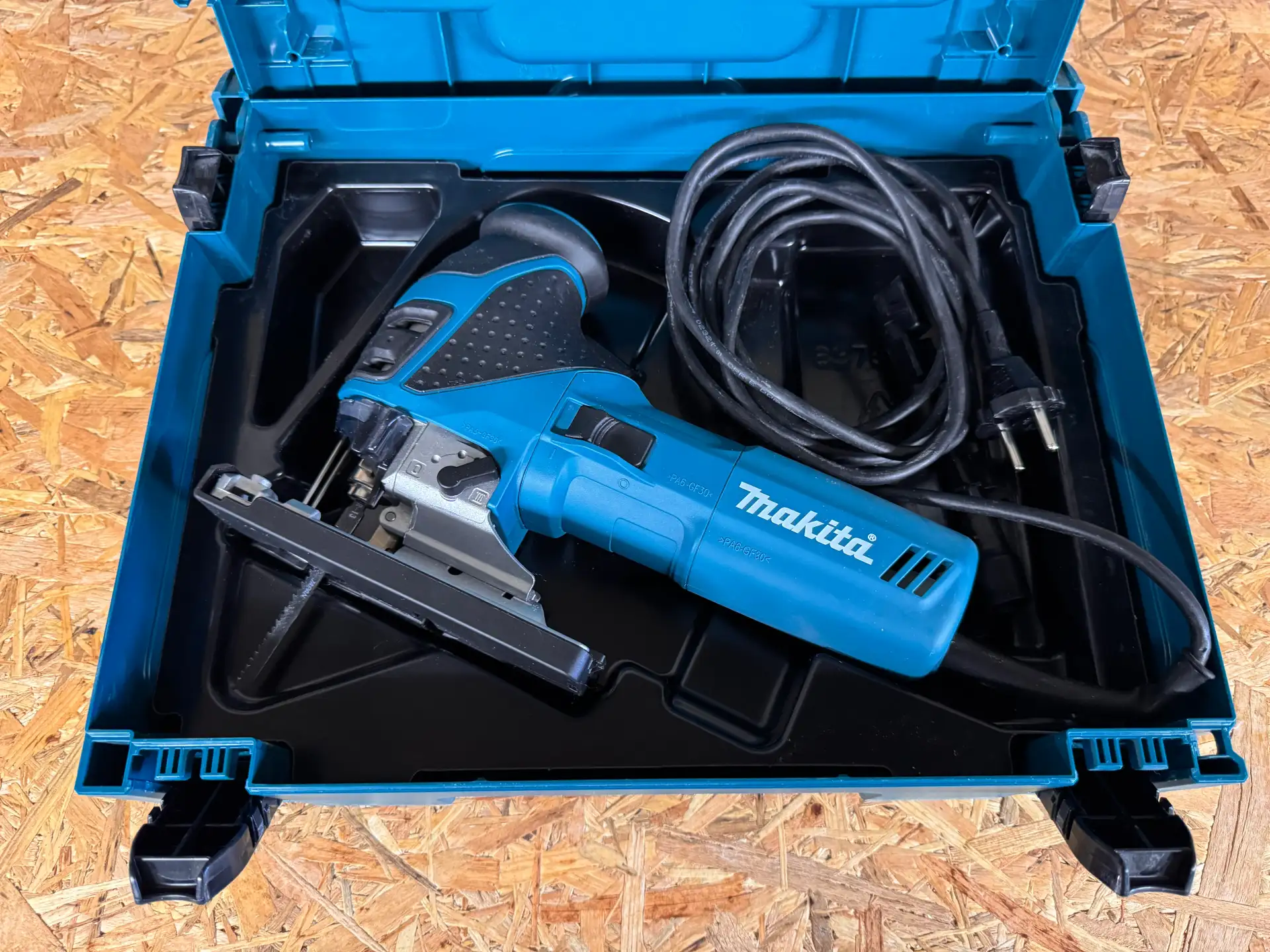 Scie sauteuse Makita filaire