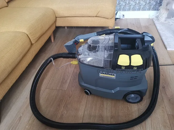 Shampouineuse AVEC detergent Karcher Puzzi 8/1