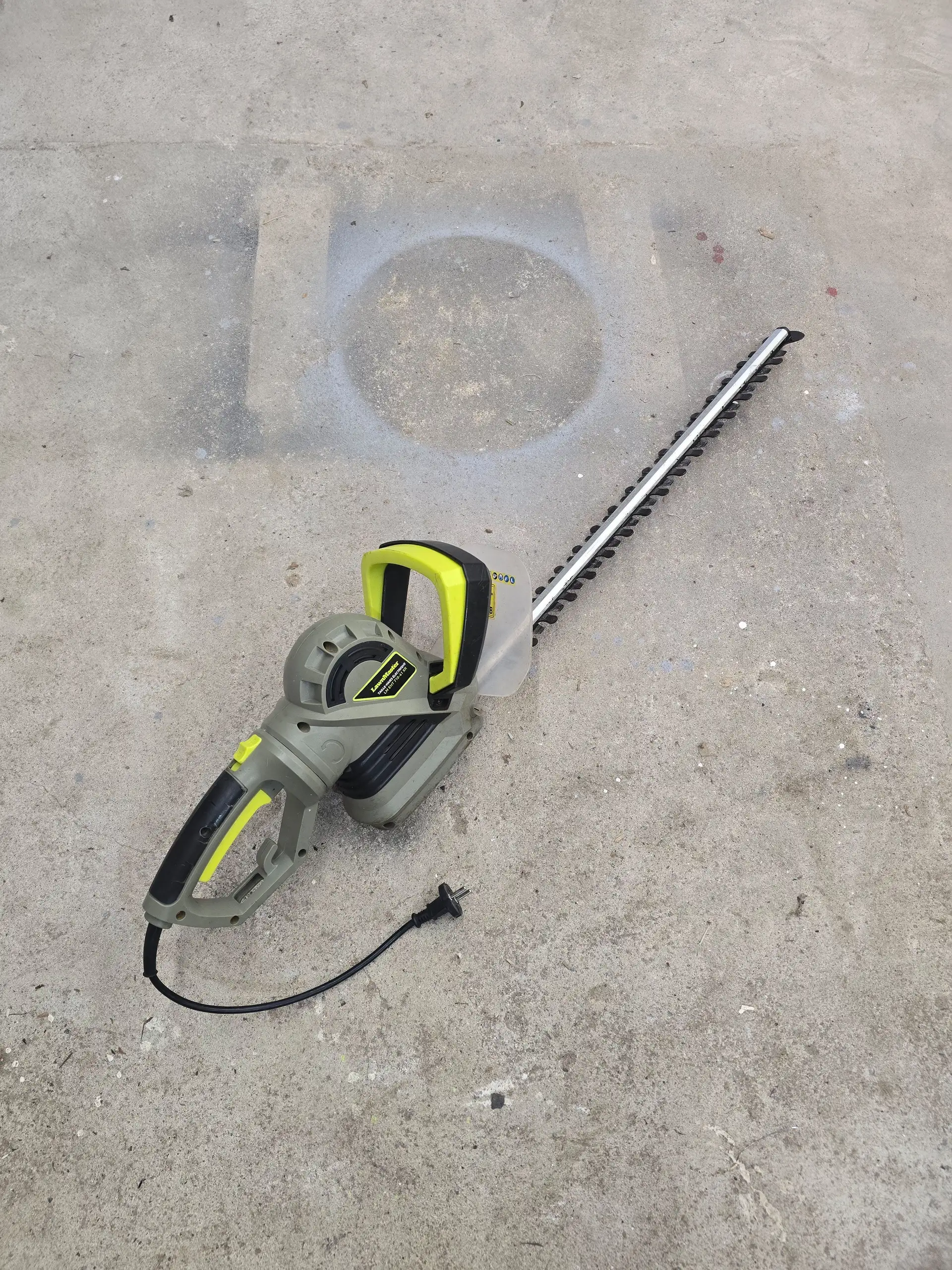 Taille haie électrique