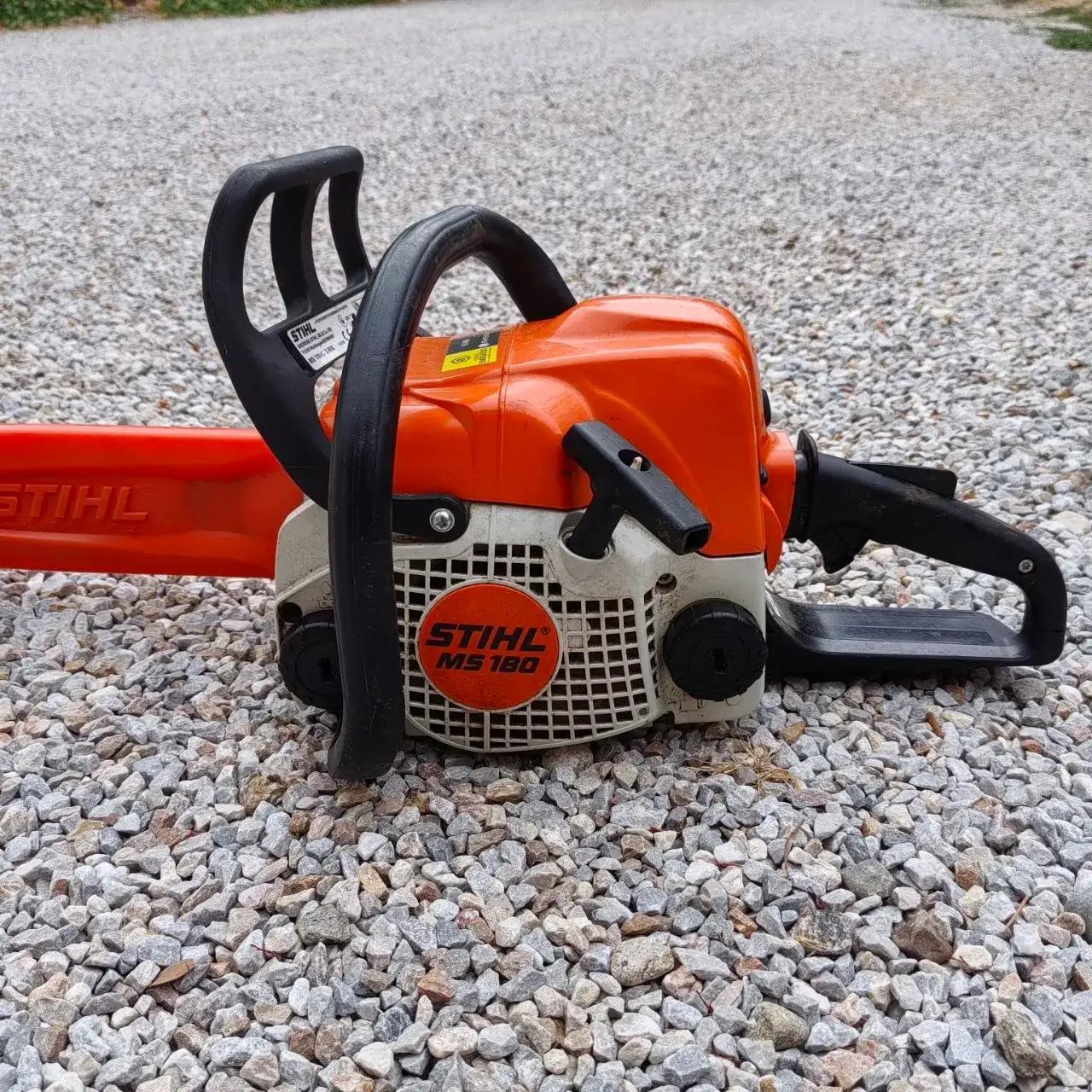 Tronçonneuse thermique STIHL MS 180 (Guide 35 cm)